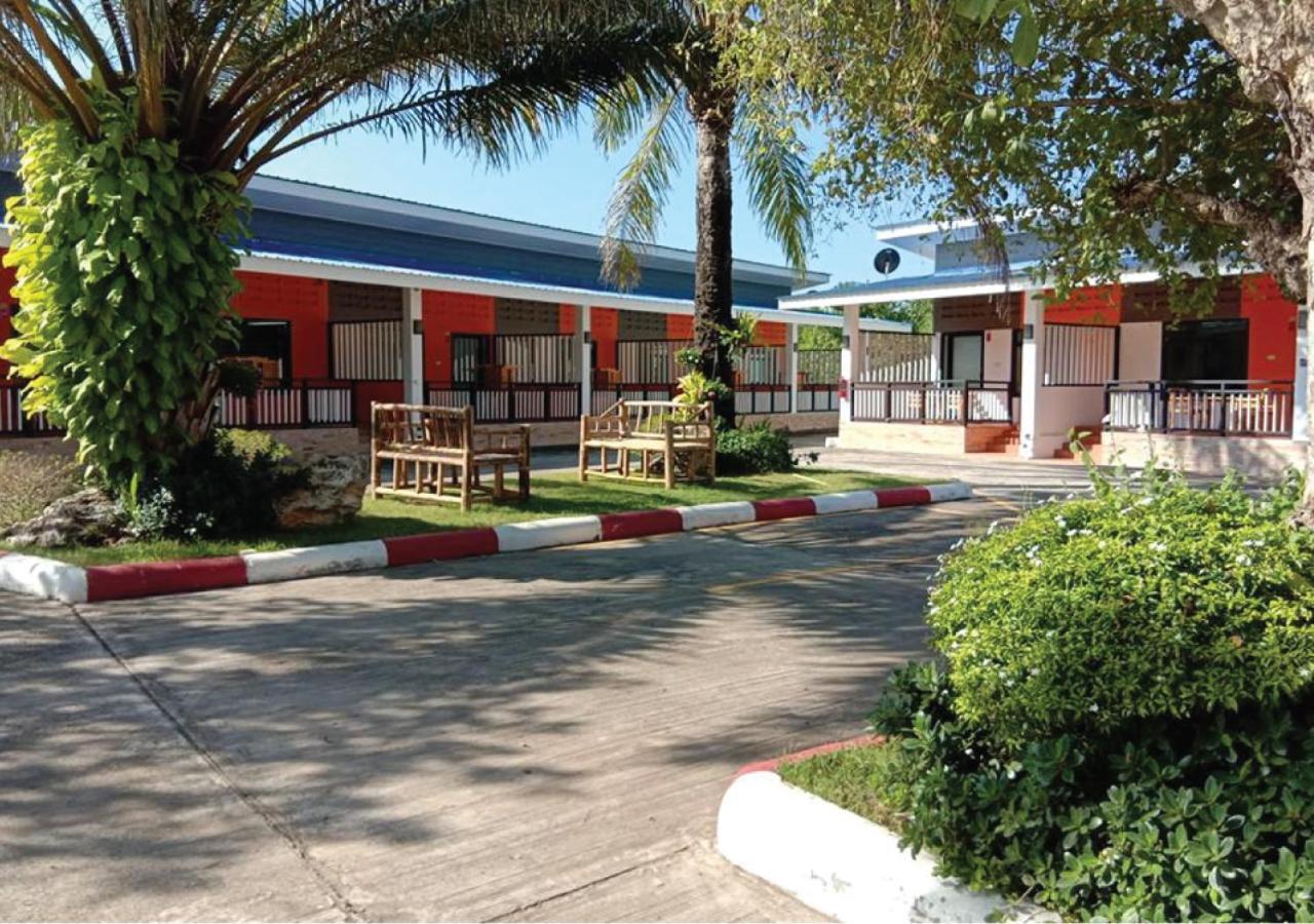 Staychill Resort Uttaradit Exterior photo